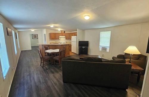Voth House | Superb 3-bedroom mobile home in charming Vidor #23