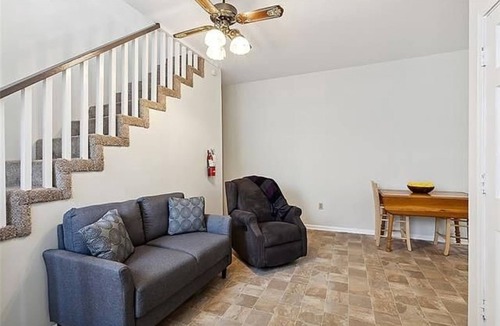 Touro Apartment | Superb Uptown Location!