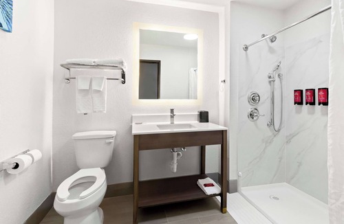 Groves Hotel | SureStay by Best Western Groves