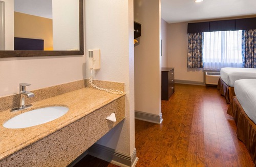 Hammond Hotel | SureStay Plus Hotel by Best Western Hammond