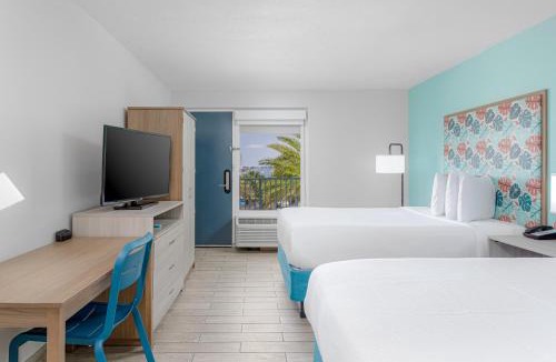 Pensacola Beach Hotel | Surf & Sand Hotel