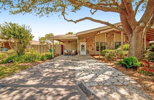 Miramar Beach Cottage | Surf Shanty-Two Bedroom Condo – Walking Distance to Beach!