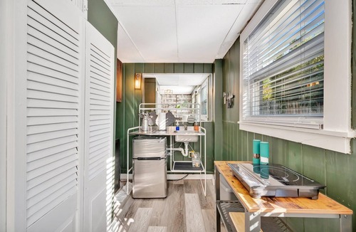 Parkland Estates House | Swann Ave House 4B 3B Sleeps 10 Near Hyde Park