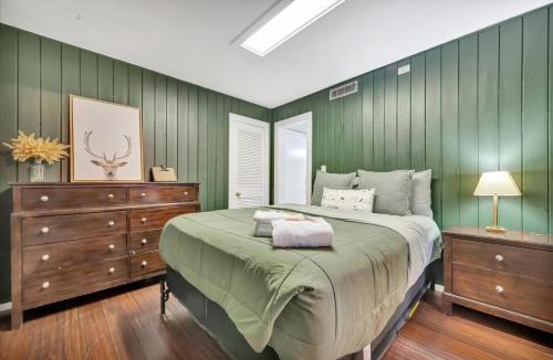 Parkland Estates House | Swann Ave House 4B 3B Sleeps 10 Near Hyde Park
