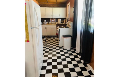 Ocean City Apartment | SWEET ISLAND BUNGALOW FALL IS FABULOUS In Ocean City 4.5 mi from the beach.