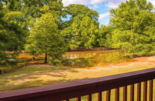 Gardner Cottage | Sweetheart Retreat Queen-Suite-Jetted Tub-Balcony