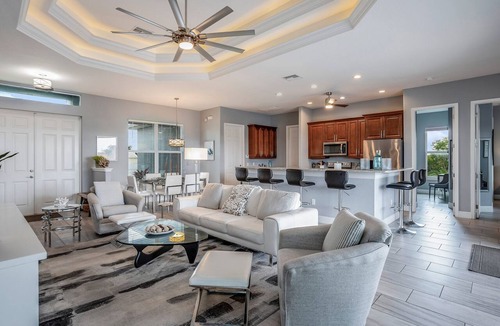 Diplomat House | SWEETWATER BAY - Waterfront Cape Coral Pool house 3/2 fenced yard, kayaks, bikes