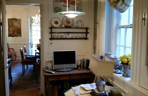 Redmont Park Villa | Taste of Europe in Redmont with Hot Tub