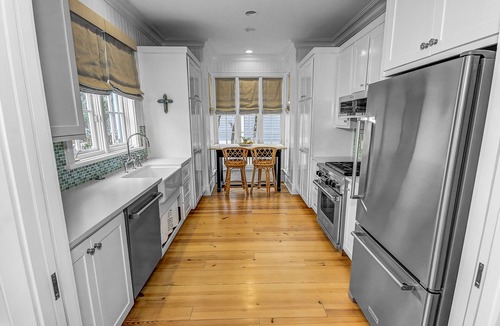 Seaside Cottage | Taste & Sea - Seaside Cottage Steps from Beach/Pools *Optional Carriage