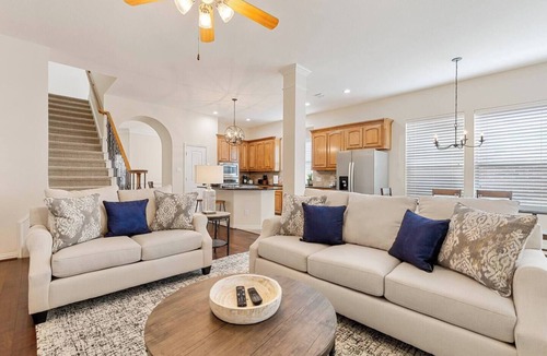 Fairview House | TCH - Spacious 5bd/3ba home in Fairview w/Office