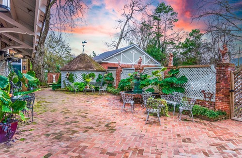 Natchez Cottage | Terrace Carriage House | 1/1, Historic Downtown