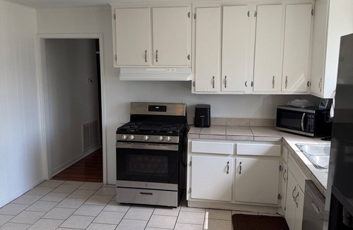 Beaumont House | Terrific 2-bedroom house with AC in charming Beaumont