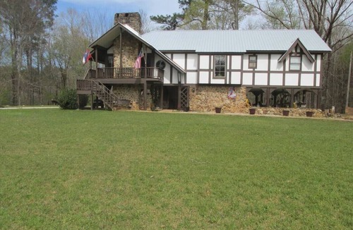 Collinsville House | Terrific 3 BR 3B House Located on A 200-Acre Farm