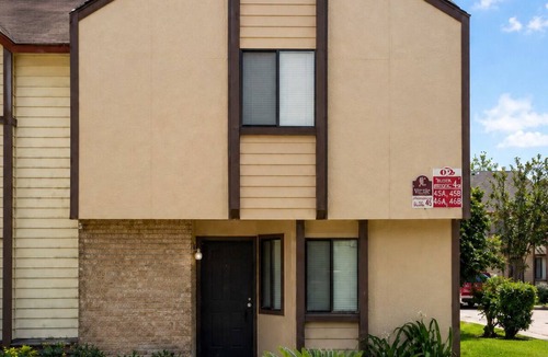 Greater Fondren Southwest House | Terrific spacious 3-bedroom townhome in vibrant Houston -sleeps 8
