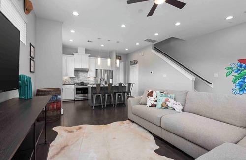 Greater East End House | Texas Cities Themed House, Hot tub. Don't Mess With Texas