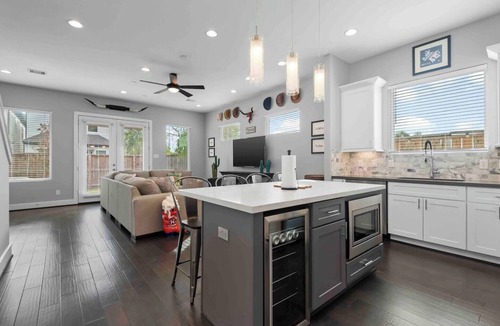 Greater East End House | Texas Cities Themed House, Hot tub. Don't Mess With Texas