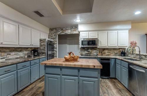 Weston House | Texas Farmhouse on 10 Acres with private Pool and Hot Tub Spa