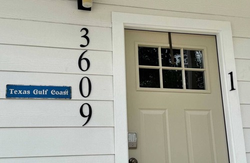 Nederland House | Texas Gulf Coast 3BR 1BA
