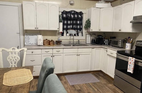 Deweyville House | Texas Tranquility: Your Ideal Orange Rental Homes!