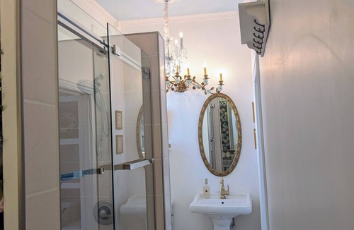 Galveston Cottage | The 1885 Rose Cottage -Carriage House Upper Unit- Close to Cruises Strand ,UTMB