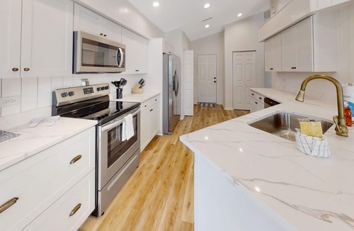 Indian Trails House | The Barefoot Bungalow | House in Palm Coast with an enclosed pool & grill