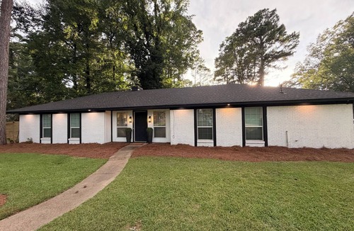 Flowood House | The Barlow House Stylish Retreat with Fire Pit & Outdoor Living