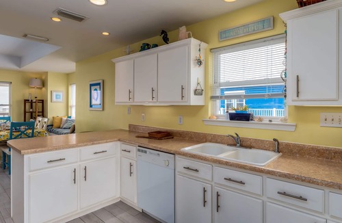 Dauphin Island House | The Beach House! Bayfront, Pet Friendly, Sleeps 8