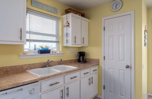 Dauphin Island House | The Beach House! Bayfront, Pet Friendly, Sleeps 8