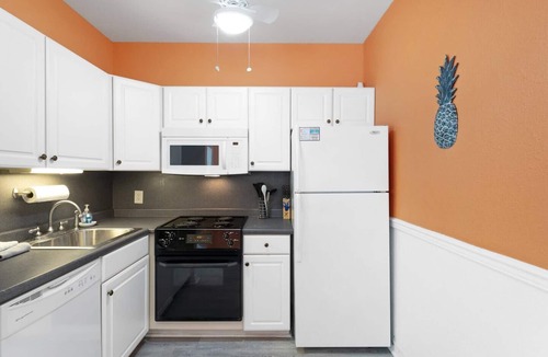 Holiday Beach Condo | The Beach & The Bum! 2- Min Walk to Sandy Beach!