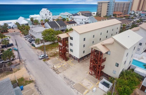 Holiday Beach Condo | The Beach & The Bum! 2- Min Walk to Sandy Beach!