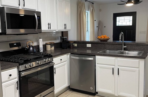 Braithwaite House | THE BELLE - Close to Downtown NOLA! Walk to the Naval Air Station Joint Reserve!
