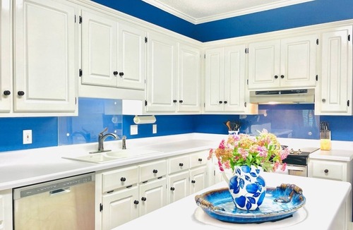 Oxford House | The Betty, 3BR Classic Home by Velvet Ditch Villas