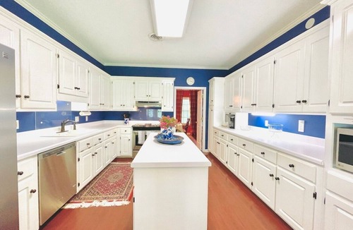 Oxford House | The Betty, 3BR Classic Home by Velvet Ditch Villas