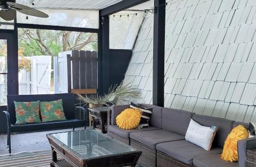 Navarre House | The Black Pearl