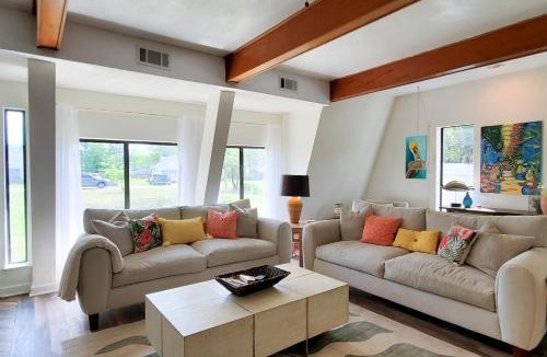 Navarre House | The Black Pearl