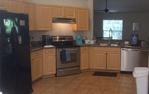 St. Petersburg Villa | The Blu door spot in st.pete