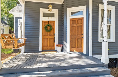 Hannon Park Cottage | The Blue Oak Cottage - Pet Friendly!