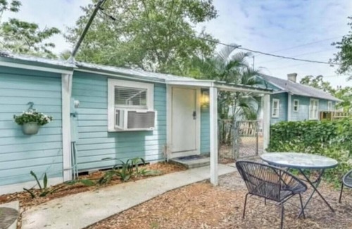 Dixieland House | The Boho Hut in Dixieland Lakeland is a must see.