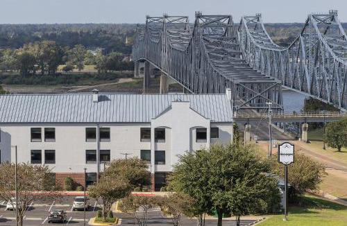 Natchez Hotel | The Bridges Hotel