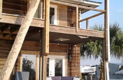 Pretty Bayou House | The Bungalow - Quiet and Relaxing Oasis