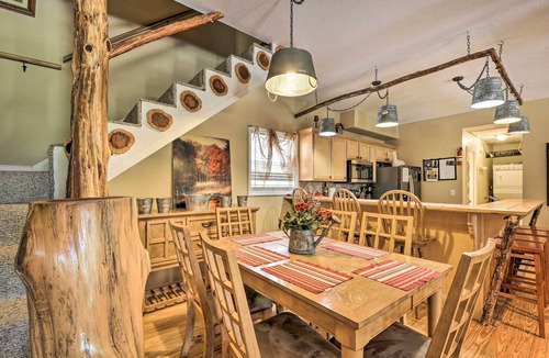 Guntersville Cottage | The Bunkhouse at Kudzu Cove Cabins Resort
