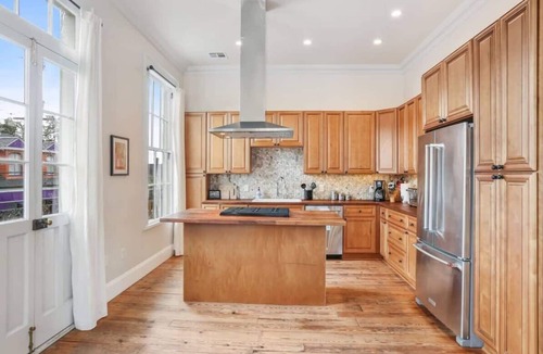 Faubourg Marigny House | The Burgundy House #1 |Historic Luxury|Steps to FQ