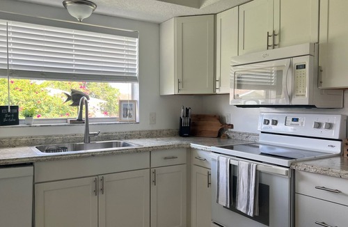 Holiday House | The Burnside Bungalow where Vacation Awaits!