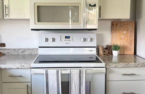 Holiday House | The Burnside Bungalow where Vacation Awaits!