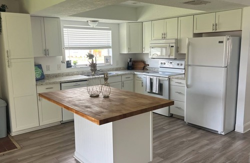 Holiday House | The Burnside Bungalow where Vacation Awaits!