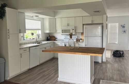 Holiday House | The Burnside Bungalow where Vacation Awaits!
