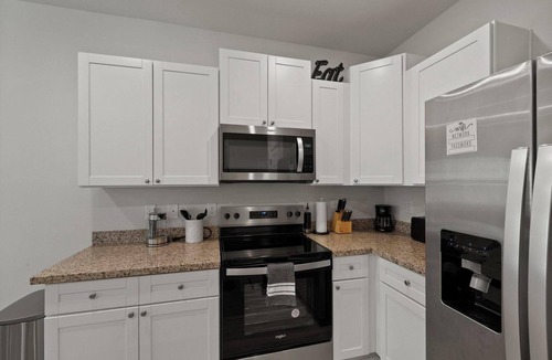 Ferry Pass House | The Canzy: Charming 3-bedroom townhome in welcoming Pensacola