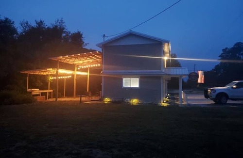 Carrabelle Apartment | The Captain's Quarters @ COLE'S LODGE