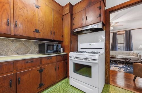Gulfport Cottage | The Captain's Quarters - A Cozy 2-bedroom cottage in delightful Gulfport