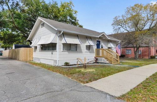 Gulfport Cottage | The Captain's Quarters - A Cozy 2-bedroom cottage in delightful Gulfport